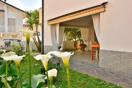 Florinda B&B เวียเรจโจ ภายนอก รูปภาพ
